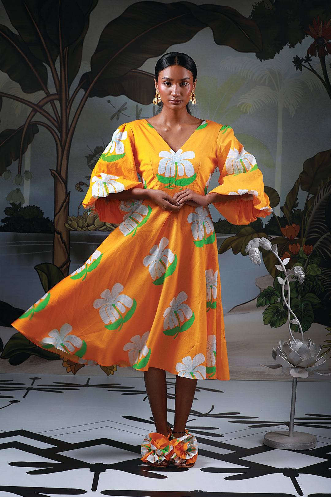 WHITE HAWAIIN BALLOON SLEEVE DRESS